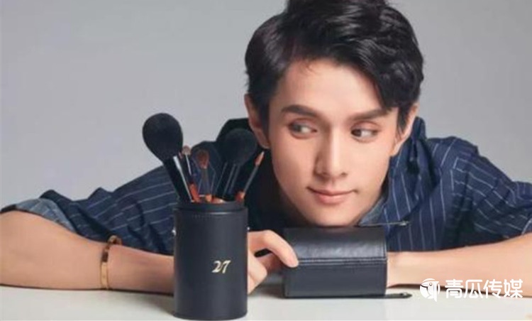 為什么薇婭比李佳琦火的久？