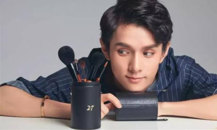 李佳琦為什么火？