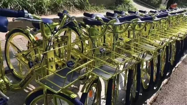 看著這輛亮瞎眼的共享單車(chē)，我想問(wèn)本身兩個(gè)問(wèn)題