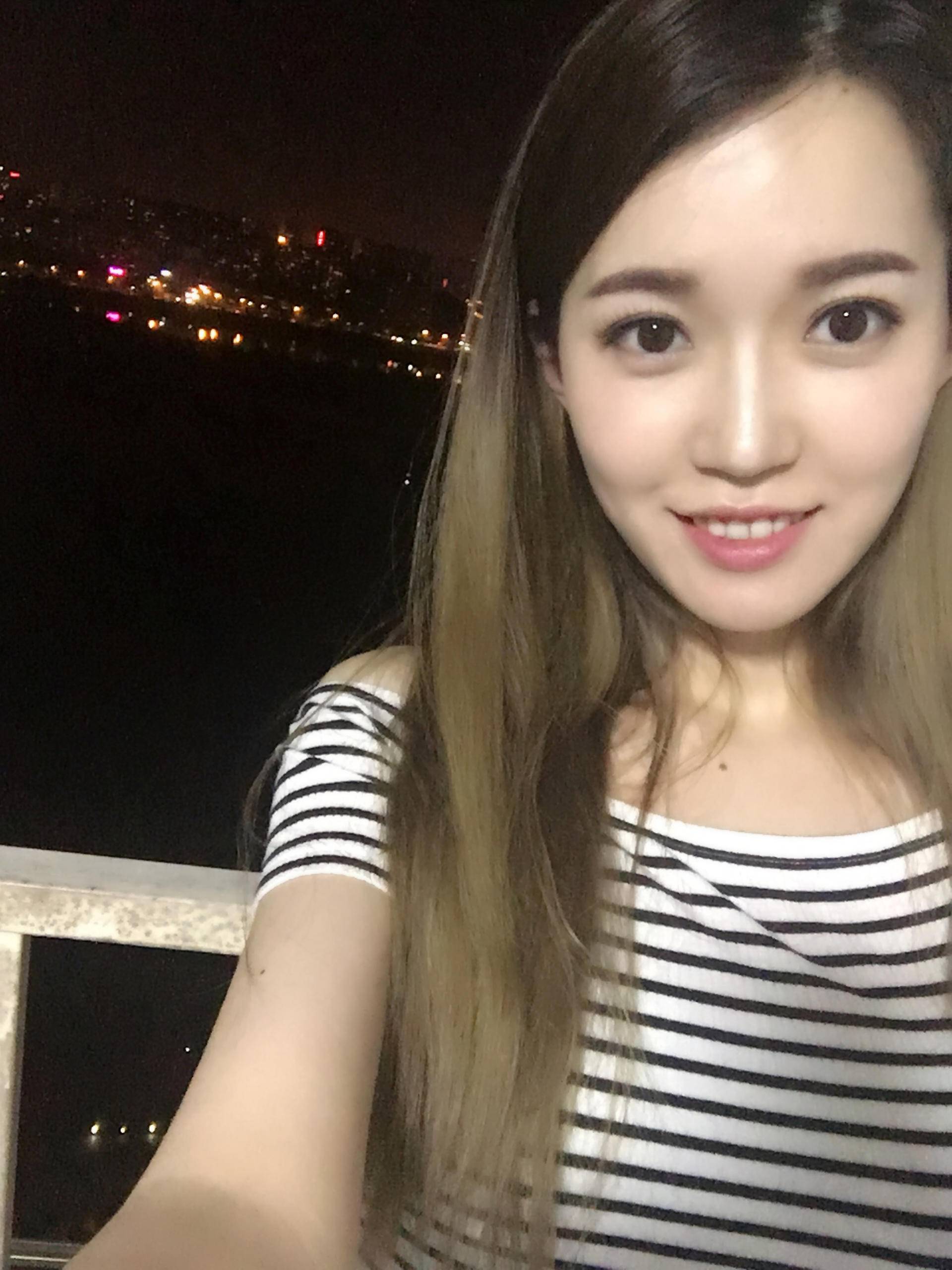 為何清華狀元要當(dāng)女主播？一文揭秘大學(xué)生主播生活
