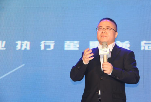 當(dāng)代置業(yè)執(zhí)行董事兼總裁， 第一物業(yè)董事長(zhǎng)張鵬