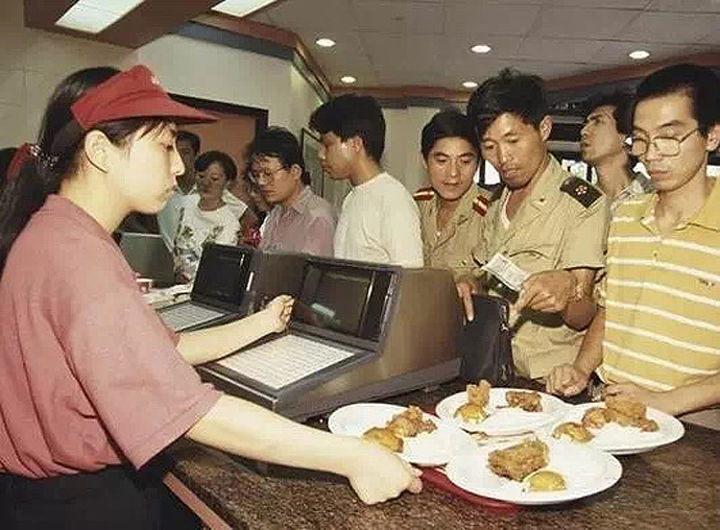 入華三十載的肯德基，能否用創(chuàng)新和數(shù)字化「吃定」年輕人？