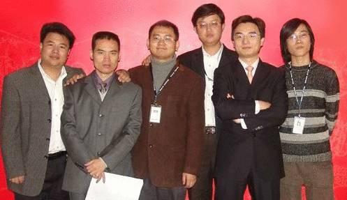 圖：成立初期創(chuàng)始人合影，左二為吳文輝