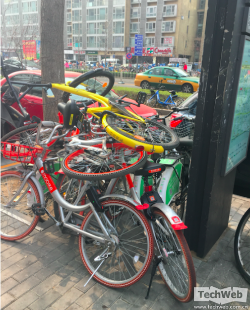 從瘋狂到沉寂 共享單車這一年經(jīng)歷了什么？